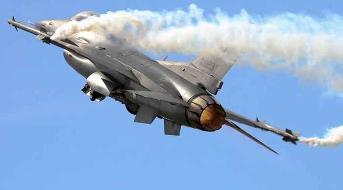Tiếp đến vào đầu tháng 5, 1 tiêm kích F-35A và 1 chiếc F-22A đã bị rơi trong quá trình bay huấn luyện ở bang Florida.