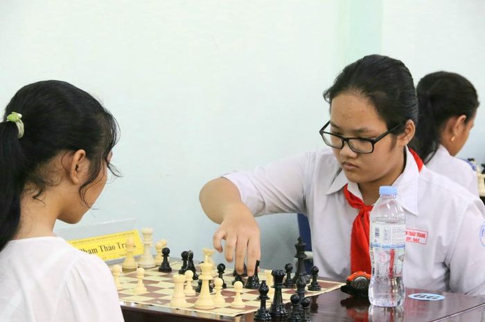 Vận động viên thi đấu môn Cờ vua.