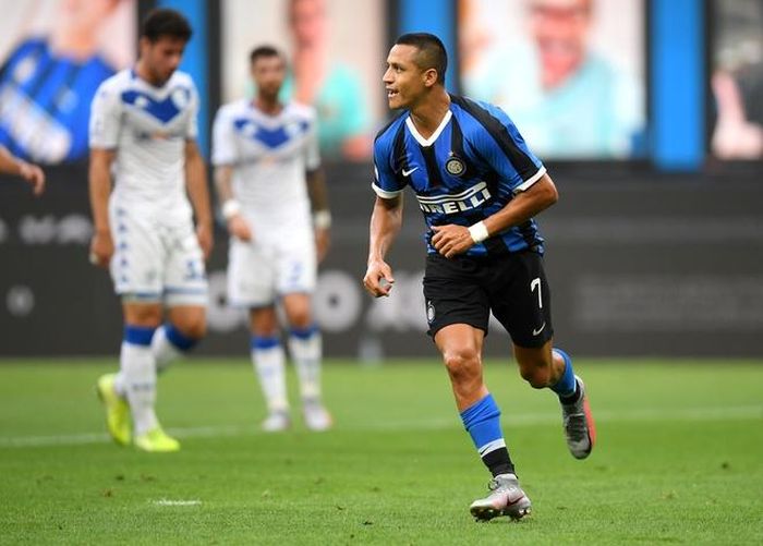 Phút 20, Inter được hưởng quả phạt đền sau tình huống Victor Moses bị kéo ngã trong vùng cấm. Sanchez được trao cơ hội và anh không bỏ lỡ để ghi bàn thắng nâng tỷ số lên 2-0. Đây là pha lập công thứ 2 của tiền đạo người Chile tại Serie A mùa này.