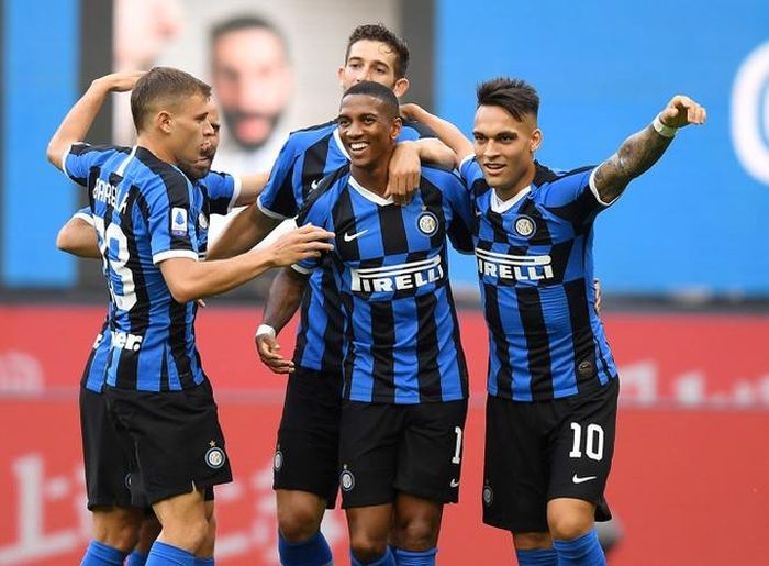 Inter sớm chứng tỏ sức mạnh vượt trội bằng bàn mở tỷ số ở phút thứ 5. Ashley Young là người ghi tên lên bảng điện tử.