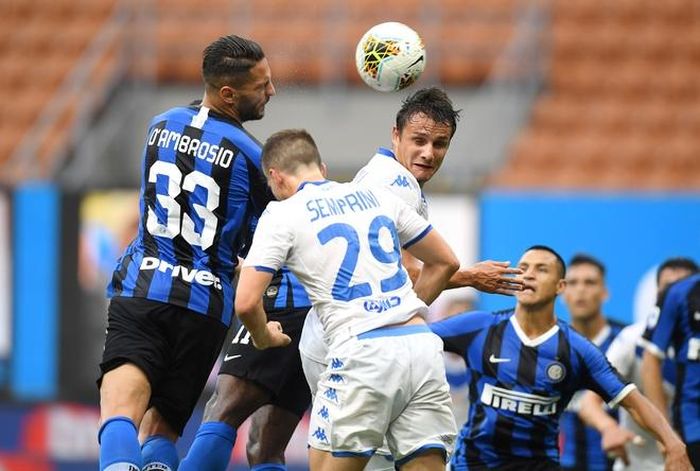 Phút thi đấu chính thức cuối cùng của hiệp một, Inter có bàn thắng thứ 3. Ashley Young tiếp tục ghi dấu với quả tạt điểm rơi cho Danilo D'Ambrosio bật cao đánh đầu tung lưới đội khách.