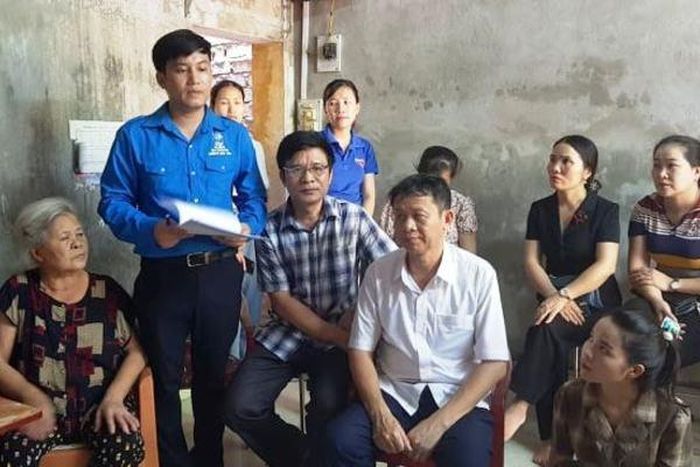 Các đoàn thể, câu lạc bộ thiện nguyện đến chia sẻ cùng gia đình cháu Đăng