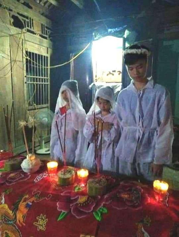 Một mình cháu Đăng phải nuôi 2 em thơ sau khi bố mẹ lần lượt qua đời