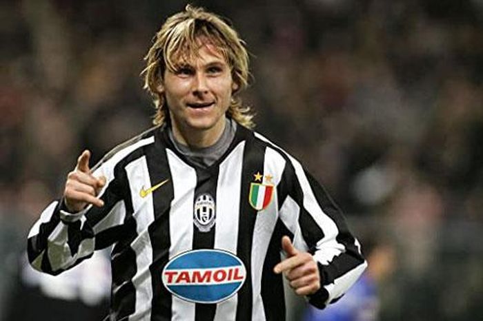 6. Pavel Nedved (Chuyển từ Lazio sang Juventus năm 2001 với giá 45 triệu euro).