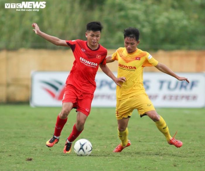 Không nhiều cầu thủ U22 Việt Nam chơi nổi bật ở trận này. Tỷ số chung cuộc là 1-0 cho đội đỏ. Bàn thắng duy nhất được ghi bởi Nguyễn Trung Thành - cầu thủ thuộc biên chế CLB TP.HCM. (Ảnh: Hồng Nam)