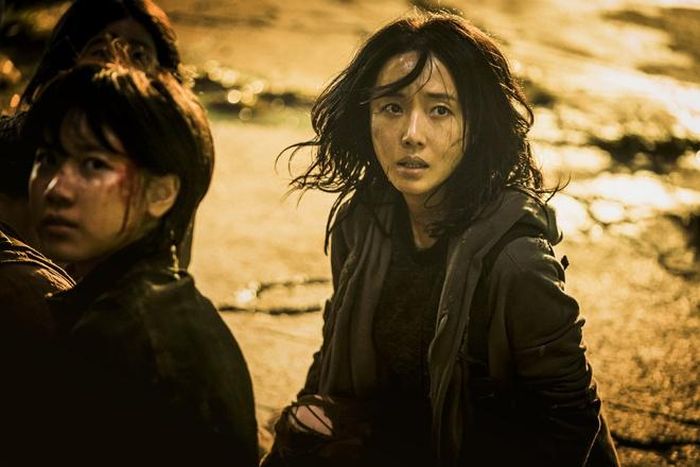  Peninsula quy tụ dàn diễn viên ăn khách của màn ảnh Hàn Quốc gồm những cái tên: Kang Dong Won, Lee Jung Hyun, Kwon Hae Hyo, Kim Min Jae, Goo Kyo Hwan, Kim Do Yoon, Lee Re và Lee Ye Won. Bộ đôi đạo diễn – biên kịch Yeon Sang Ho và Park Joo Suk từ Train to Busan tiếp tục đảm nhận hai vị trí quan trọng của dự án. Nguồn ảnh: Soompi. 