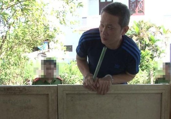 Võ Tuấn Anh dùng xà beng phá két sắt trộm hơn 5 tỷ đồng.