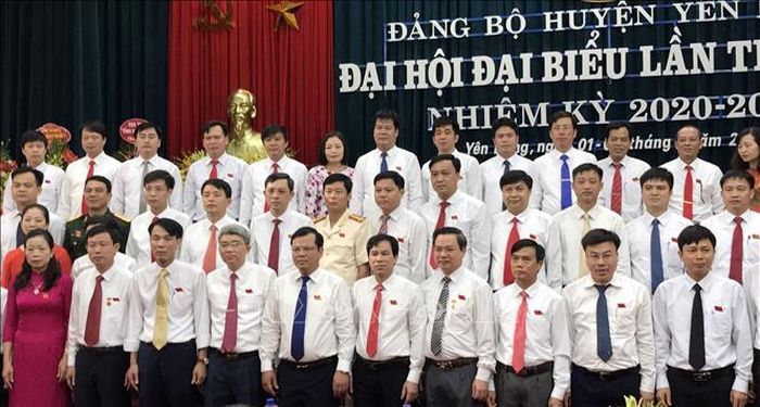 Ban chấp hành Đảng bộ huyện Yên Dũng khóa mới ra mắt đại hội.