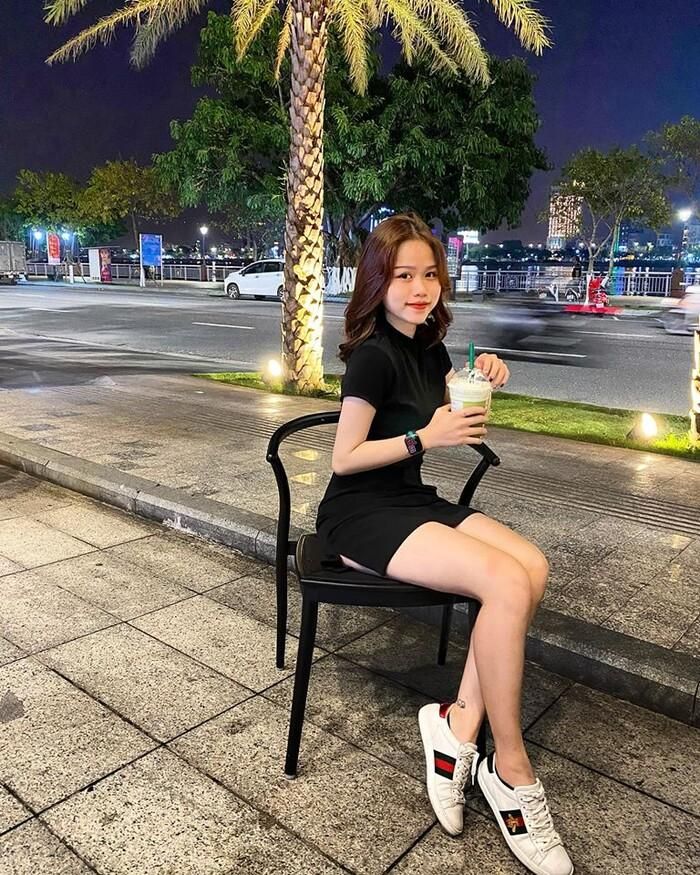 Huỳnh Anh - bạn gái Quang Hải xinh đẹp