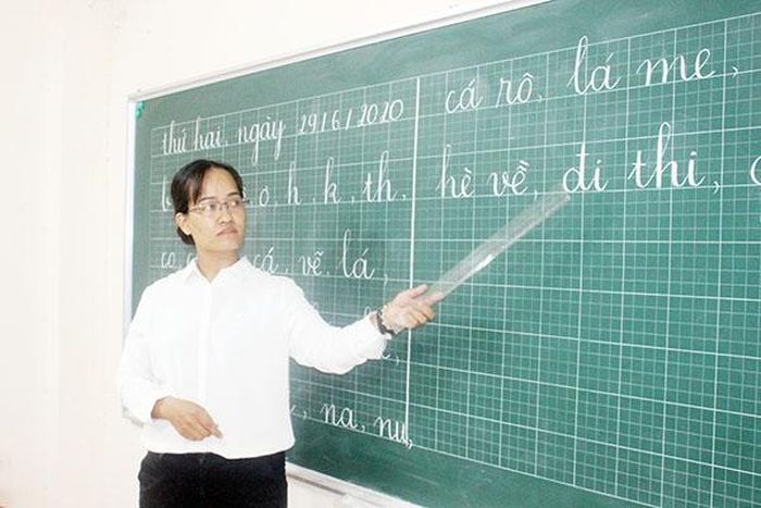 Cô Thu dạy học tại lớp học tình thương