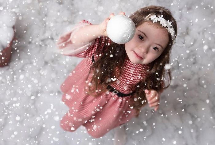  Giống như Madeline, bé gái 4 tuổi mong muốn trở thành siêu mẫu trong tương lai. Mẹ Francesca cũng đang hành động để giúp con thực hiện hóa giấc mơ và nâng cao nhận thức về hội chứng Down. 
