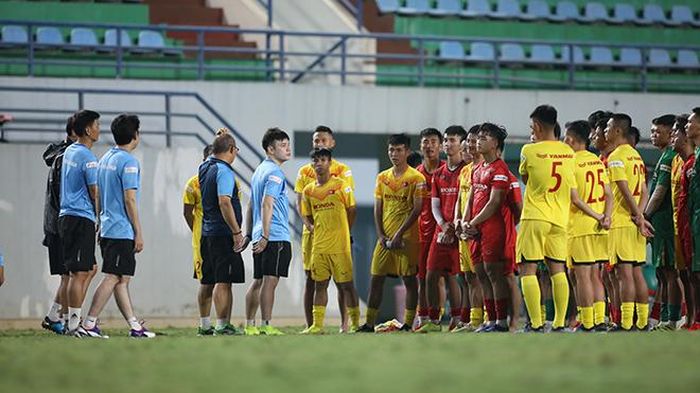 HLV Park Hang Seo sẽ có hơn 1 năm sàng lọc rất khắt khe cầu thủ U22 Việt Nam chuẩn bị cho SEA Games 31. Ảnh: Hoàng Linh
