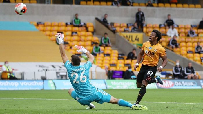 Wolves gia tăng sức ép