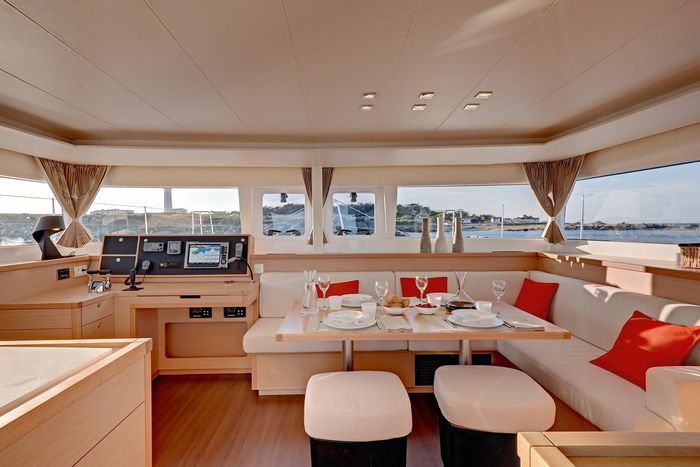 Vẻ sang chảnh của Du thuyền Catamaran Sarita Phú Quốc