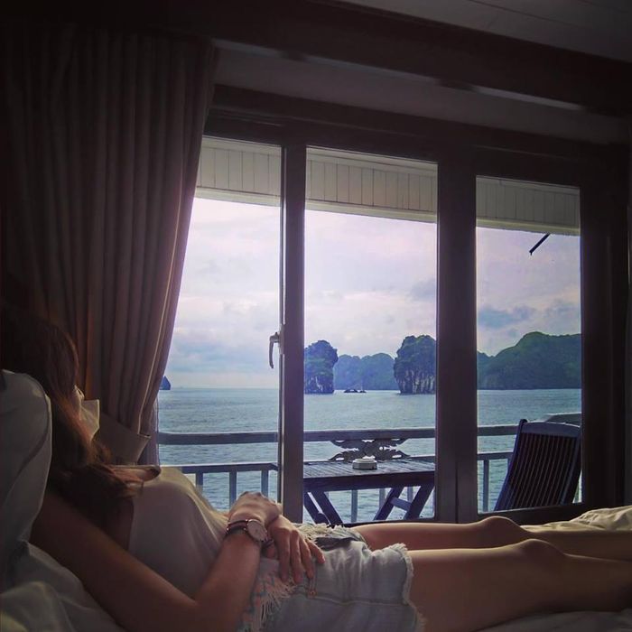 Bạn có thể ngắm cảnh Hạ Long ngay trong phòng của mình