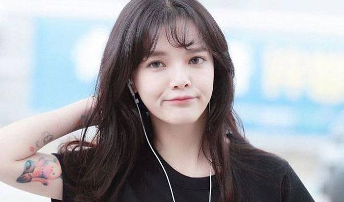 Trưởng nhóm AOA có tên là Shin Jimin