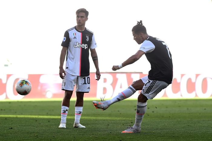  Ronaldo lần đầu ghi bàn từ chấm đá phạt cho Juventus. Ảnh: Getty