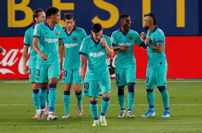  Phút 86, sao trẻ Ansu Fati nâng tỷ số lên 4-1 cho Barca sau một pha đi bóng từ cánh trái và dứt điểm đầy tinh quái. Nhận thấy hàng thủ Villarreal bắt bài ở góc xa, tiền đạo trẻ người Tây Ban Nha nhanh trí đưa bóng về góc gần khiến thủ thành Asenjo đứng chôn chân. 