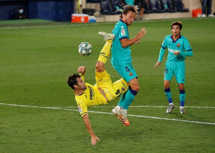  Hàng thủ Barca có đôi lần để lộ khoảng trống. Các chân sút áo vàng lại không đủ sắc bén để chuyển hóa cơ hội thành bàn thắng. 