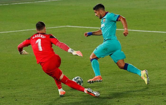  Barca duy trì sức ép và tỷ lệ kiểm soát bóng xấp xỉ 70% trong hiệp đấu thứ 2. Nhiều cơ hội được chủ nhà tạo ra nhưng đều bị hàng thủ số đông và sự xuất sắc của thủ thành Asenjo từ chối. 
