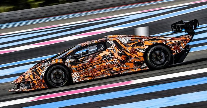Nếu như Lamborghini SCV12 không được ra mắt, rất có thể mẫu xe được trình làng sẽ là Lamborghini Sian phiên bản Spyder. Chiếc coupe này được giới thiệu lần đầu tiên tại Triển lãm Frankfurt Motor Show 2019.