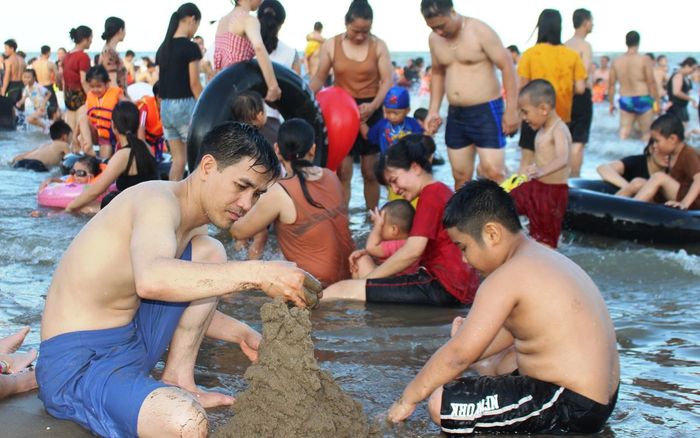Thú vui riêng của mỗi cá nhân khi đến với biển Sầm Sơn.