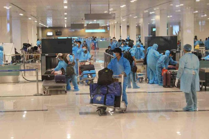 Chuyến bay lần này đã đưa các công dân gồm: Trẻ em, người dưới 18 tuổi, người ốm đau, du học sinh, người lao động hết hạn thị thực và hợp đồng lao động, cùng một số khách du lịch bị kẹt lại do ảnh hưởng của dịch COVID-19 từ Kuala Lumpur (Malaysia) về Việt Nam.