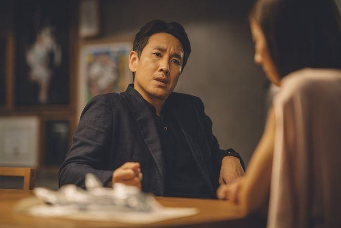 Lee Sun Gyun trong phim 'Ký sinh trùng'. 