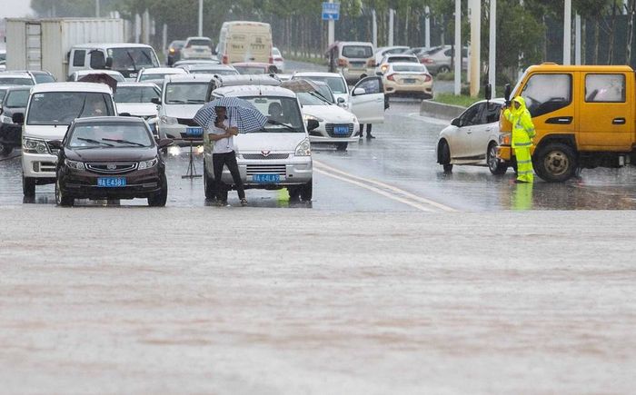  “Mưa lớn có thể là bước đầu tiên trong một chuỗi các thảm họa”, ông Chen nhận định trên trang web của cơ quan khí tượng. 