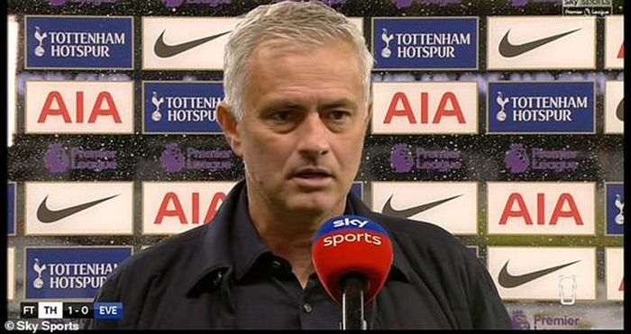 Mourinho bảo vệ học trò