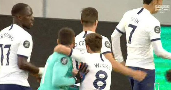 Harry Winks, Lo Celso, và Sissoko đã phải ngăn bộ đôi nóng đầu này lại