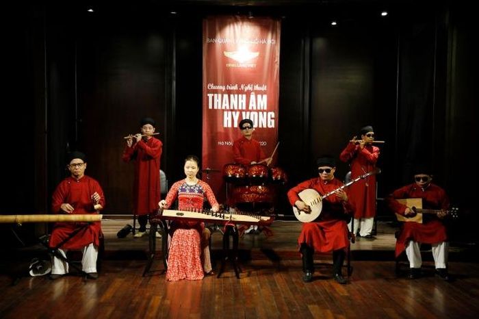 Nhóm “Hy vọng” biểu diễn tại chương trình