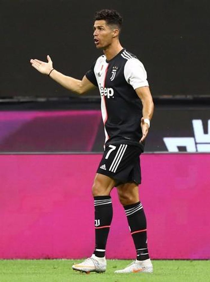  Juve tấn công tìm bàn gỡ nhưng không thành công 