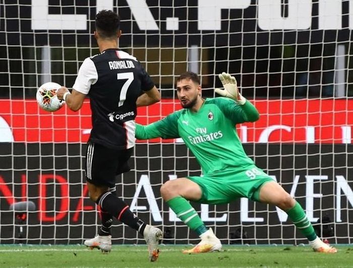  Chỉ 6 phút sau, đến lượt Ronaldo lên tiếng khi hạ Donnarumma... 