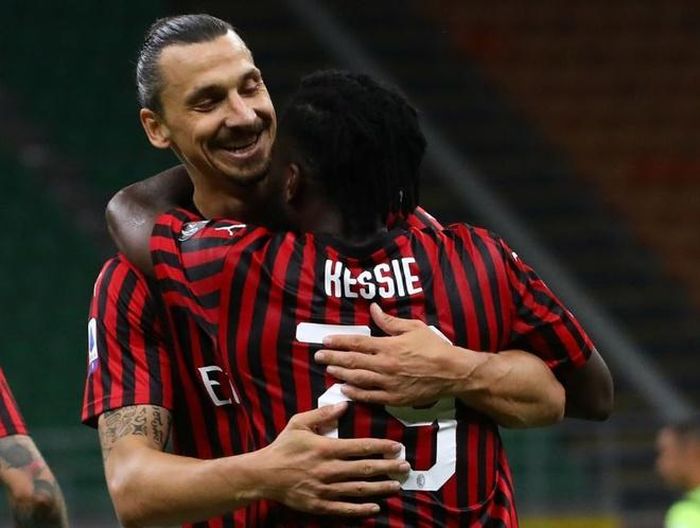  Ibrahimovic mở màn cho chiến thắng ngoạn mục của Milan. 
