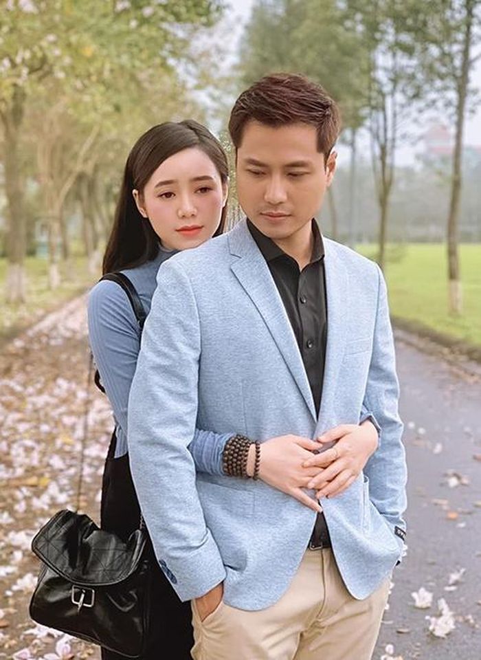 Thanh Sơn và Quỳnh Kool hợp tác trong hai dự án Nàng dâu order (2019) và Đừng bắt em phải quên (2020). Thời gian gần đây, sự ăn ý trong phim và tần suất thường xuyên tương tác ngoài đời khiến người hâm mộ đặt nghi vấn cặp sao "phim giả tình thật".