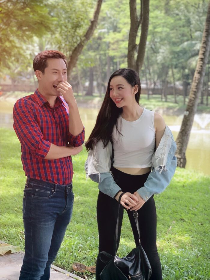  Bên cạnh những cảnh quay lãng mạn trên phim, sau ống kính Quỳnh Kool và Thanh Sơn tích cực trêu đùa và chọc cười nhau. 