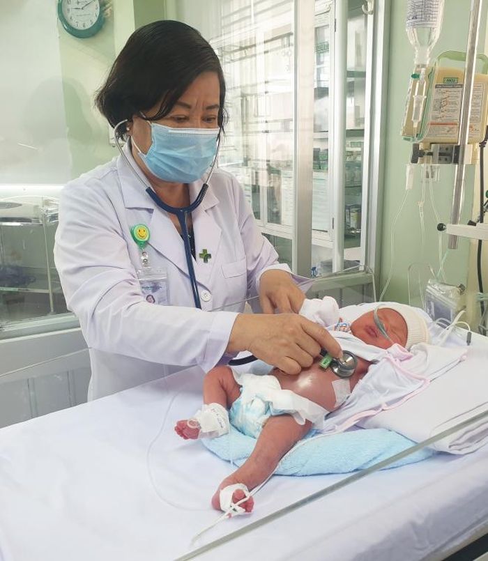 Em bé được chăm sóc đặc biệt tại NICU (Đơn vị chăm sóc tích cực trẻ sơ sinh) của BVĐK Hoàn Mỹ Cửu Long