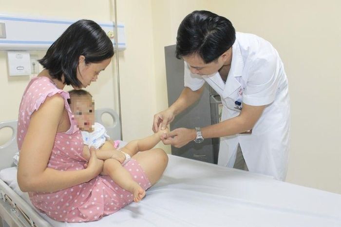 Cha mẹ cần lưu ý thực hiện các biện pháp được khuyến cáo để phòng bệnh tay chân miệng cho con