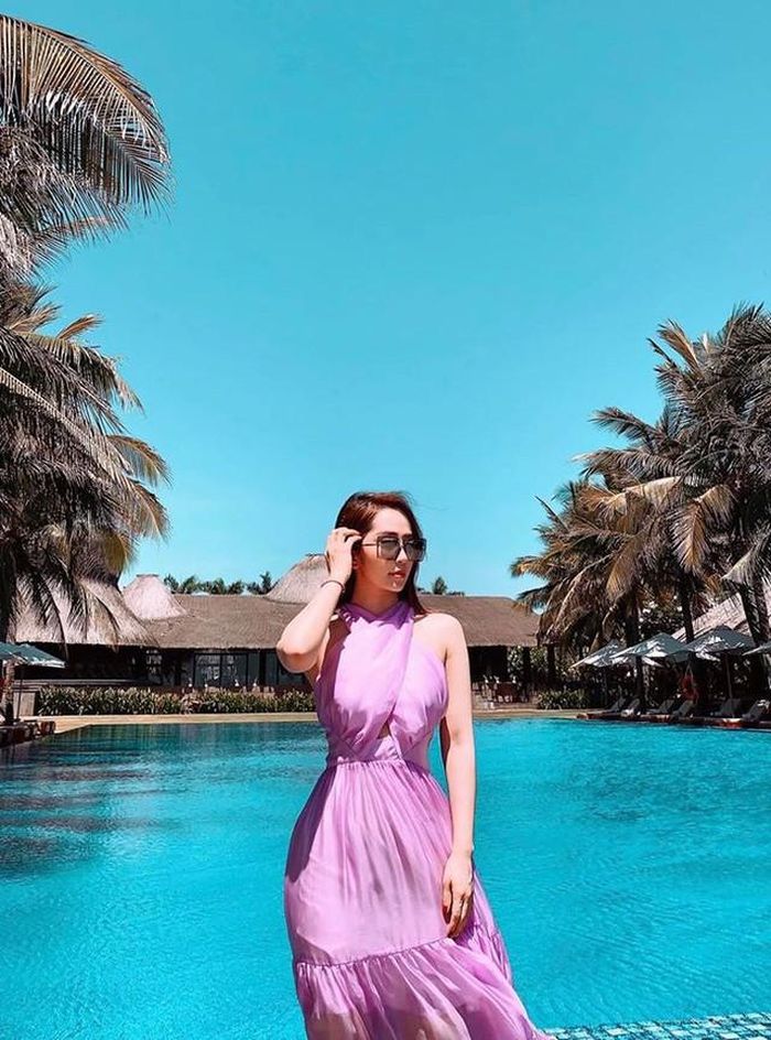 Về phía Quỳnh Nga, giữa tin đồn, cô cập nhật một hình ảnh xinh đẹp lên mạng chồng cũ.