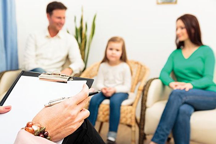 Khi trẻ có dấu hiệu trầm cảm cần phải đưa trẻ đi khám ngay