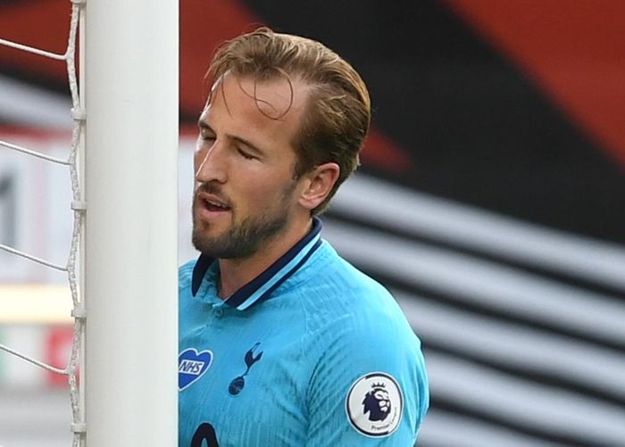  Lucas Moura cũng được tung vào sân từ phút 75. Tottenham với hàng công mạnh nhất hoàn toàn bế tắc trước hàng thủ số đông của đội chủ nhà. Son, Kane chơi mờ nhạt, trong khi Lamela lại cho thấy cảm giác bóng tệ hại trước khung thành của thủ môn Ramsdale. 
