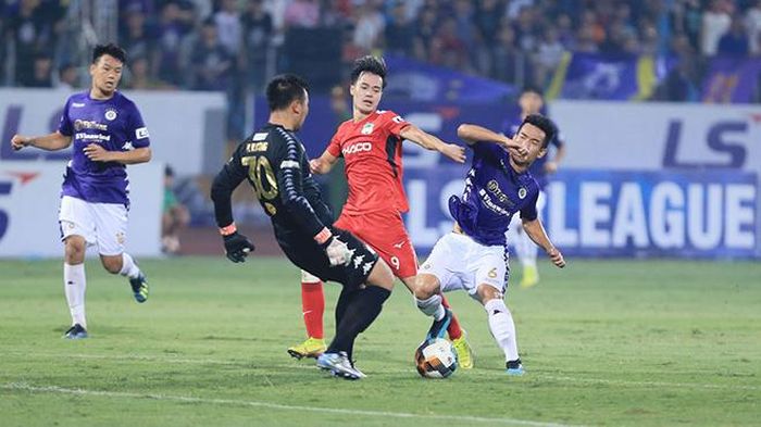 Khả năng dứt điểm là điều Văn Toàn còn yếu. Ảnh: VPF