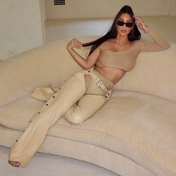 Mới đây, Kim Kardashian vừa "soán ngôi" tỉ phú của em út Kylie Jenner nhưng chưa được tạp chí Forbes công nhận.