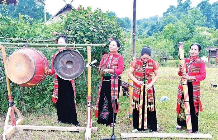 Nhạc cụ đa số sử dụng nguyên liệu núi rừng