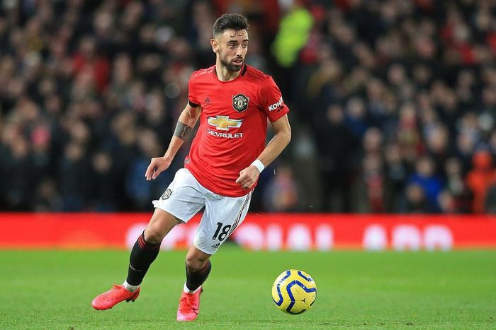  Trong Power Ranking (bảng xếp hạng những cầu thủ chơi hiệu quả nhất tháng) của Sky Sports, Fernandes là người dẫn đầu. Với 10.400 điểm, anh bỏ xa những người xếp sau là Mason Greenwood hay James Tarkowski (Burnley).
