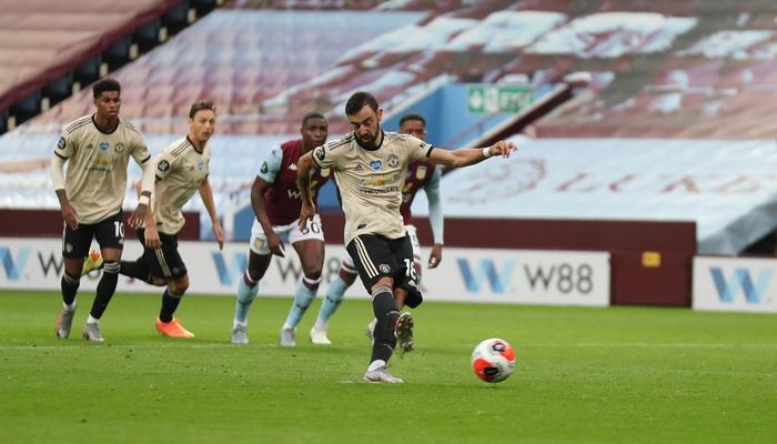  Ở cuộc đối đầu Aston Villa, Fernandes đóng góp một bàn thắng và một kiến tạo để chạm mốc 13 lần đóng góp bàn thắng sau 10 trận đầu tiên ra mắt đội bóng mới. Anh là cầu thủ thứ 2 làm được điều này tại giải đấu, sau Mick Quinn (Coventry City). 