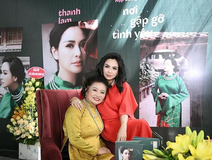 Nghệ sĩ Thanh Hương cho biết bà luôn là chỗ dựa vững chắc cho con. Dù khi Thanh Lam vấp ngã trong đường đời hay sự nghiệp, bà vẫn luôn bên cạnh an ủi và động viên con 