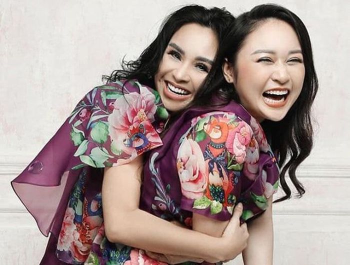  Ngay sau khi đăng tải, chùm ảnh về tình mẫu tử này đã nhận được nhiều lời khen ngợi về nhan sắc và thần thái của ba thế hệ nhà nữ Diva 