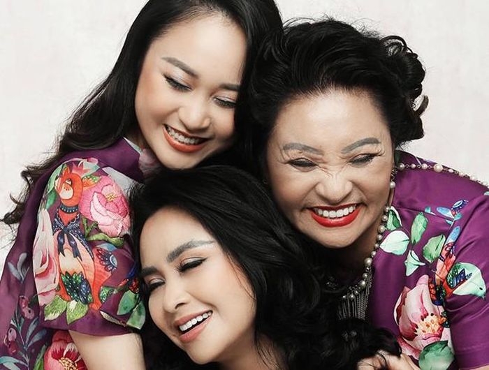  Hình ảnh rạng rỡ của phái đẹp trong gia đình gắn kết yêu thương 